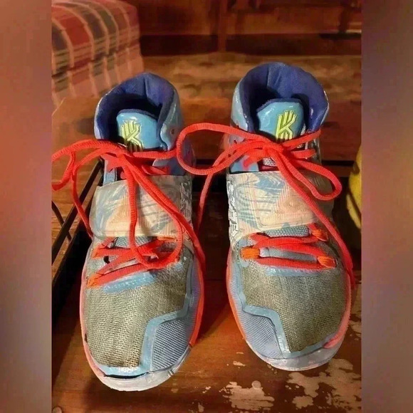 NIKE Kyrie 6 GS ‘Pool’, size 6 women’s, size 4-4.5 big girls - Picture 5 of 10